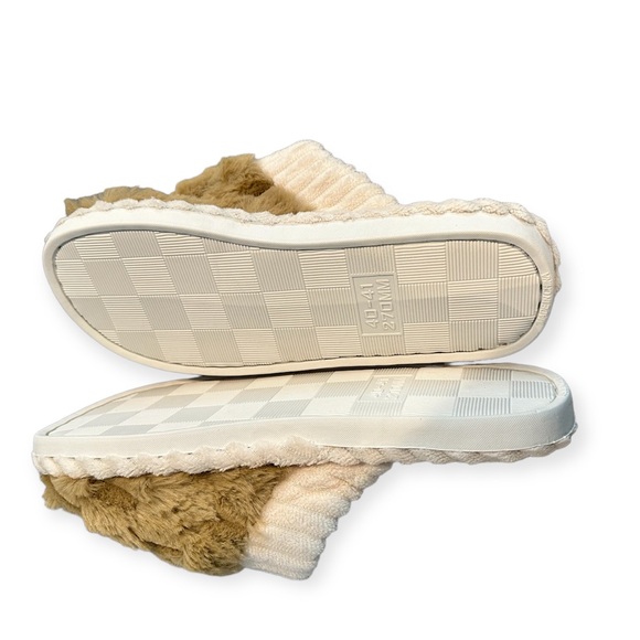 Fuzzy Slippers - Picture 6 of 9